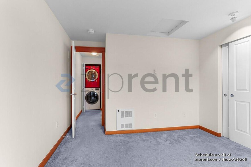 Building Photo - 3608 22nd Ave W