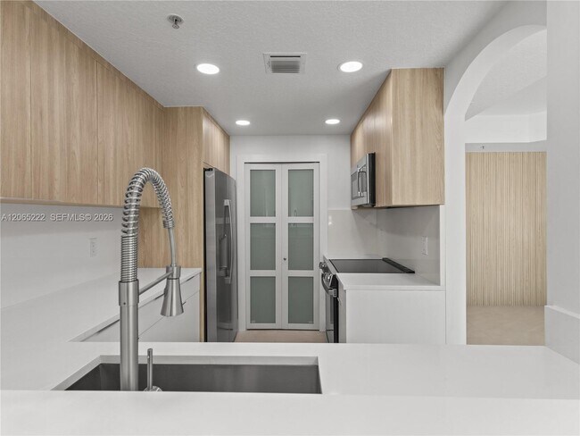 Building Photo - 6420 NW 114th Ave