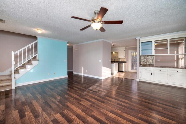 Building Photo - 921 Arnaud St