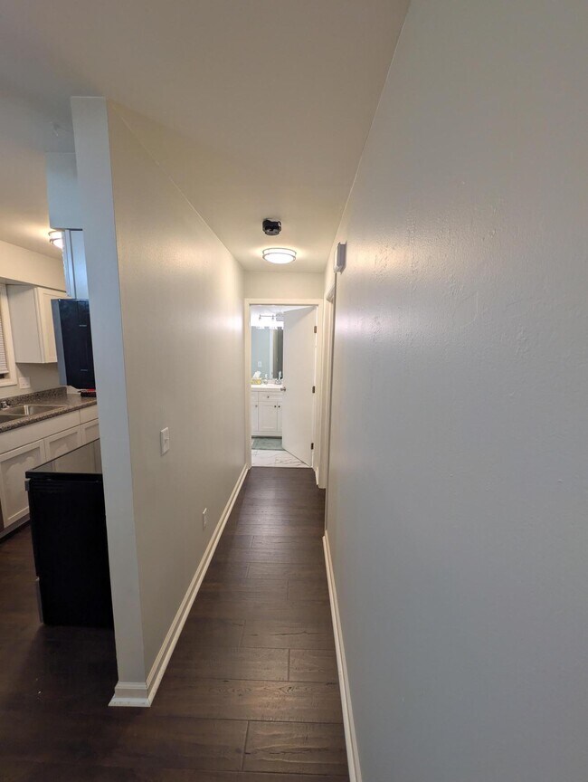 Building Photo - 201 N 67th St