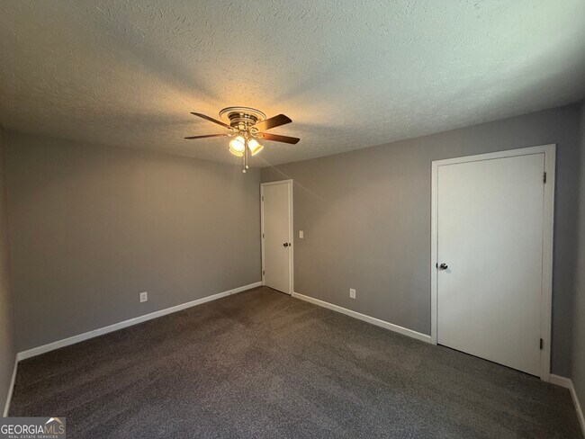 Building Photo - 125 S Meadowcliff Cir