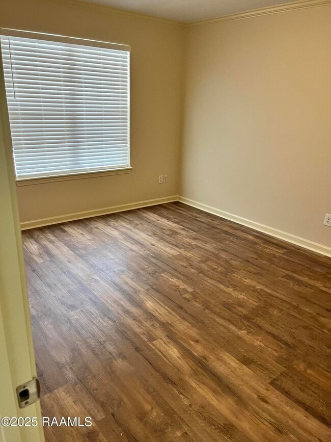 Building Photo - 405 Langley Dr
