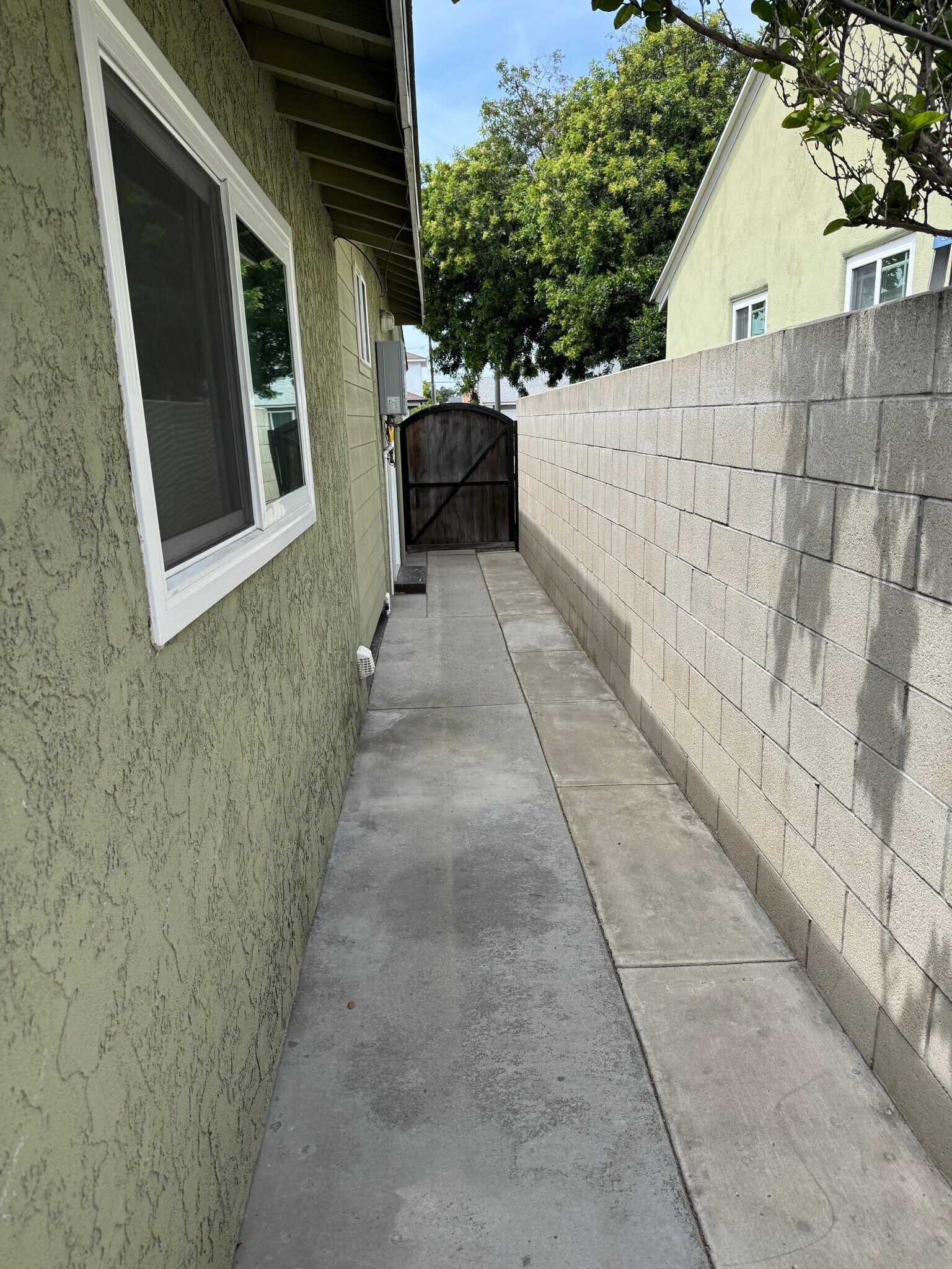 Building Photo - 10702 Chestnut St