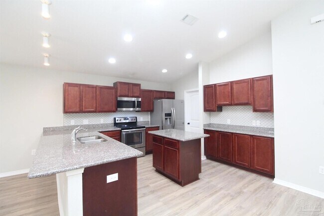 Building Photo - 5605 Peach Dr
