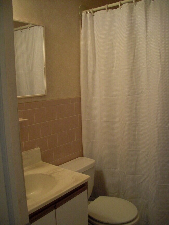 Building Photo - 646 Pickford Pl NE