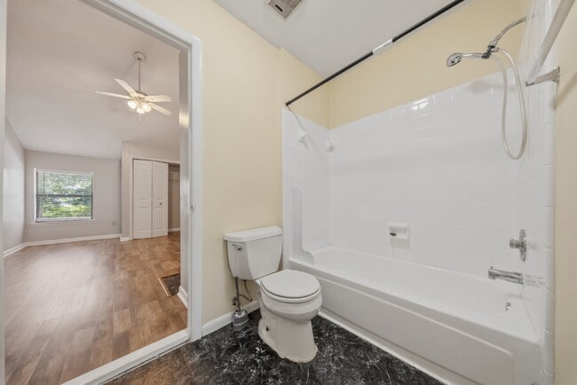 Building Photo - Spacious 2 bedroom townhouse with an additional loft located near TCC!
