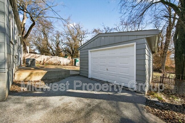 Building Photo - 334 Mueller Ave