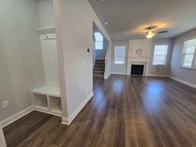 Building Photo - Perfect Mebane Location!
