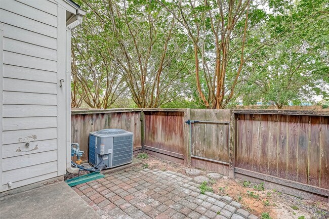 Building Photo - 2930 Grants Lake Blvd