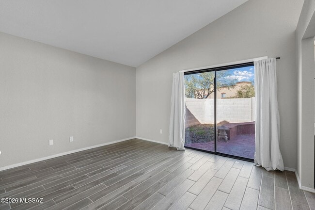 Building Photo - 321 E Fieldcrest Ln