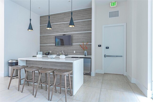 Building Photo - 7515 NW 99th Ave