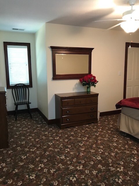 Building Photo - 1 Bedroom/ 1 Bathroom Furnished Garage apartment off Hwy. 441! Available early June!