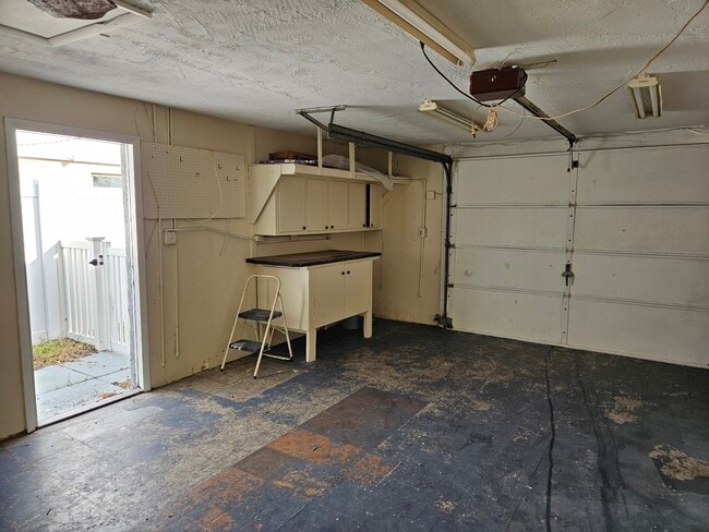 Building Photo - 3345 Trask Dr