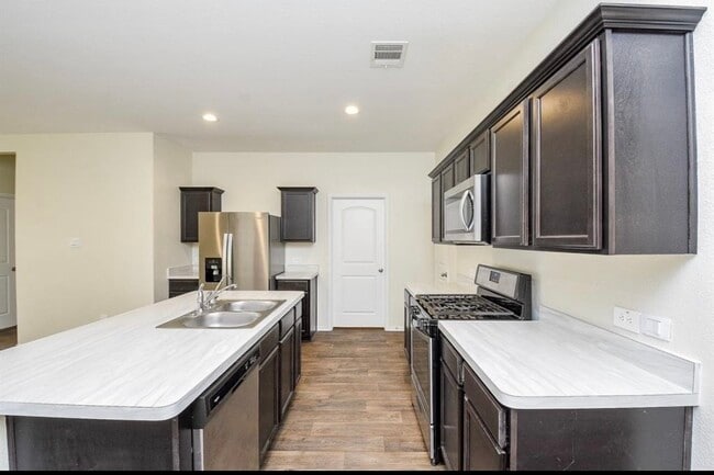 Building Photo - 21170 Alder Oaks Dr