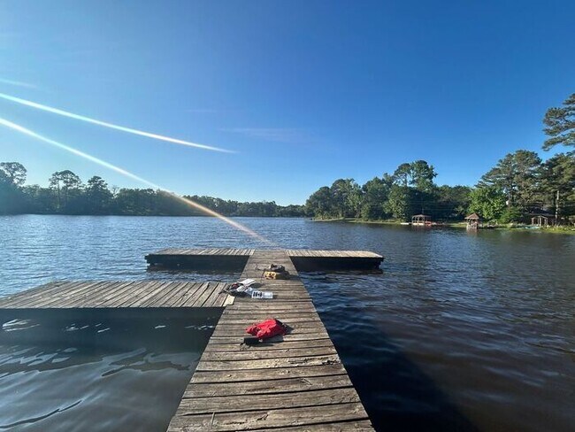 Building Photo - Lakeside Dream Home: Fully Remodeled 4BD/2BA Near Loop 323