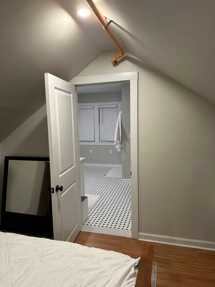 Building Photo - 176 Hillside Ave
