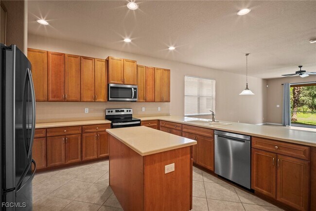 Building Photo - 12168 Country Day Cir