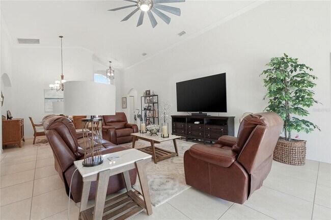 Building Photo - 1033 Sawgrass Dr