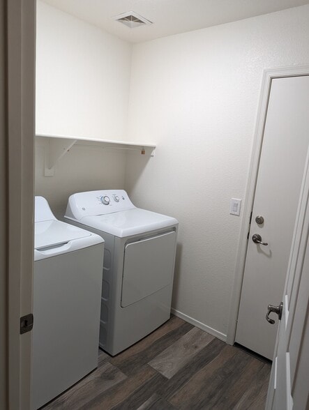 Building Photo - 4688 W Beeplant Way