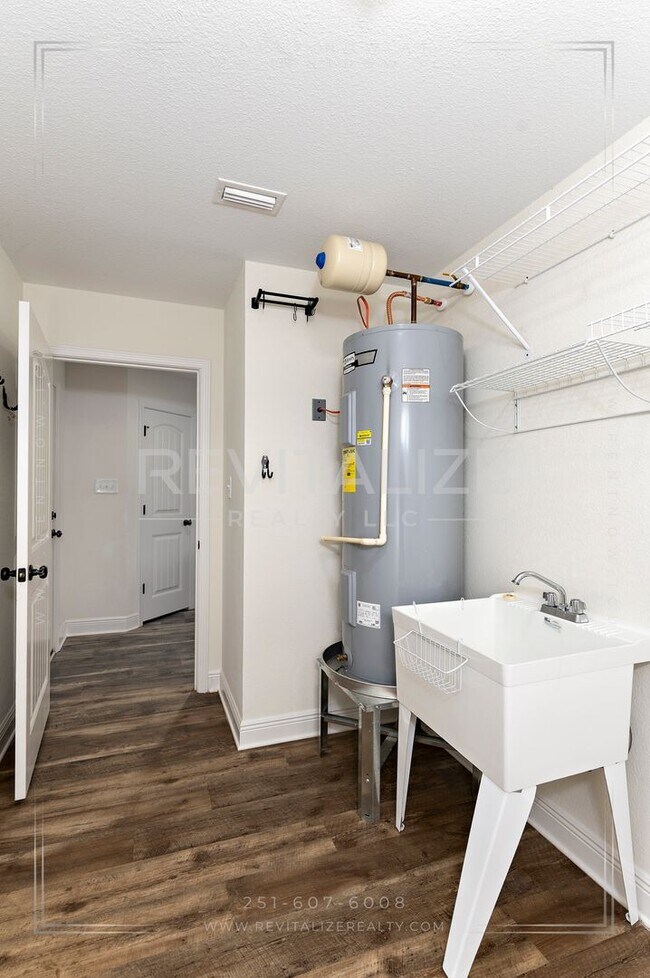 Building Photo - Elegant 4 Bed 3 Bath Cul-de-sac Home in Silverhill