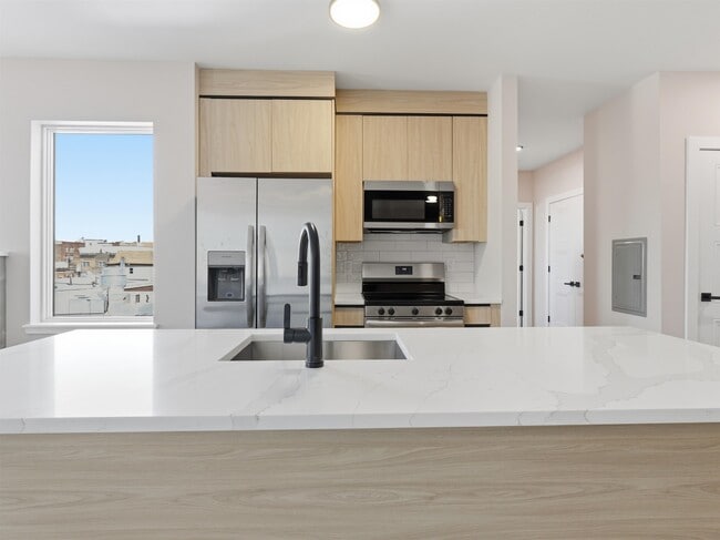 Building Photo - 304 61st St