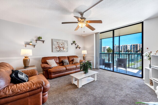 Building Photo - 2828 Tennis Club Dr