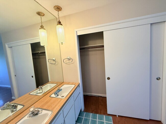 Building Photo - 4242 Briggs Ave