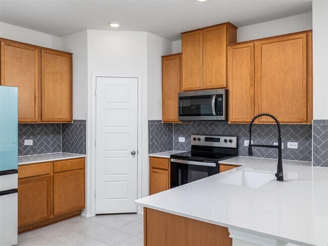 Building Photo - 7106 Summer Tanager Dr