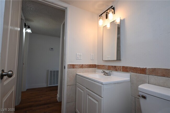 Building Photo - 1512 Cobb Ln