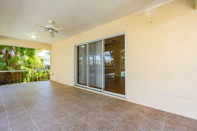 Building Photo - 967 SE Browning Ave