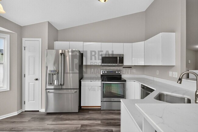 Building Photo - 1229 E 18th St