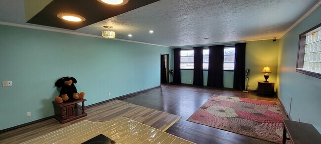 Building Photo - 2608 Madison Ave