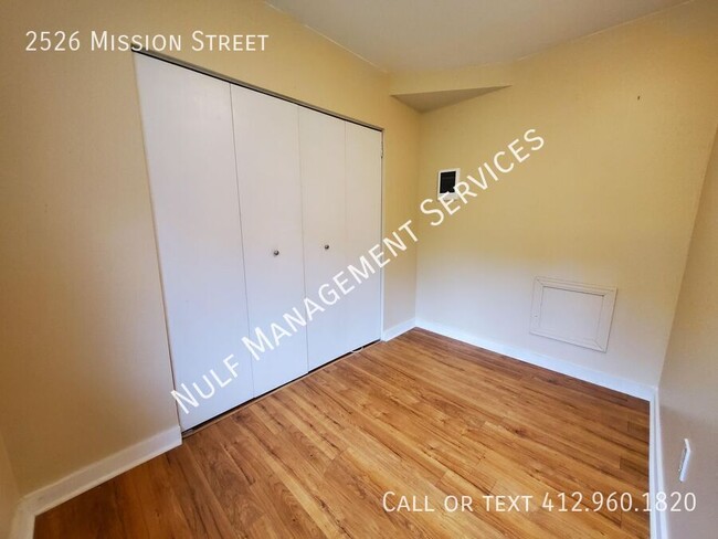 Building Photo - 2526 Mission St