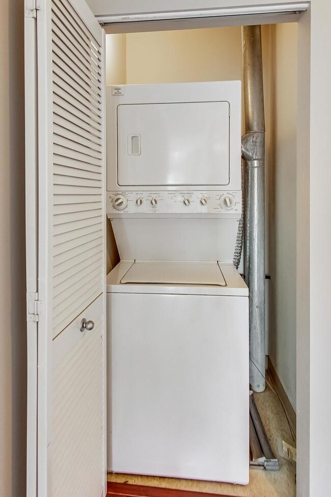 Building Photo - 1200 W Monroe St