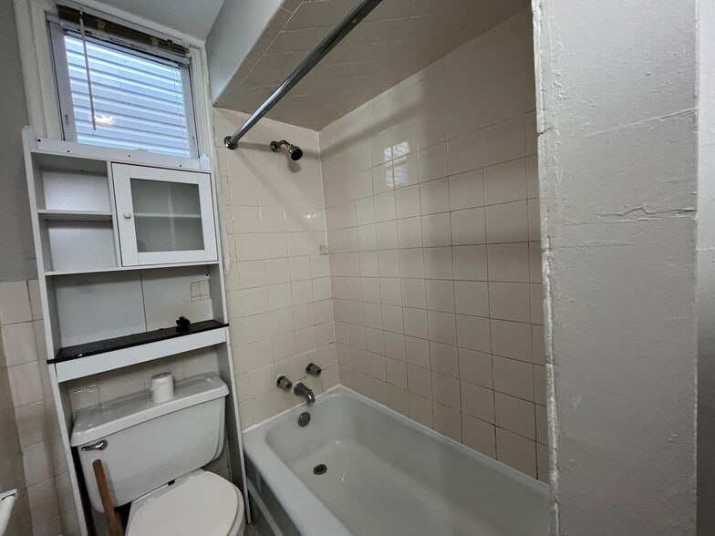 Building Photo - 326 Avenue E