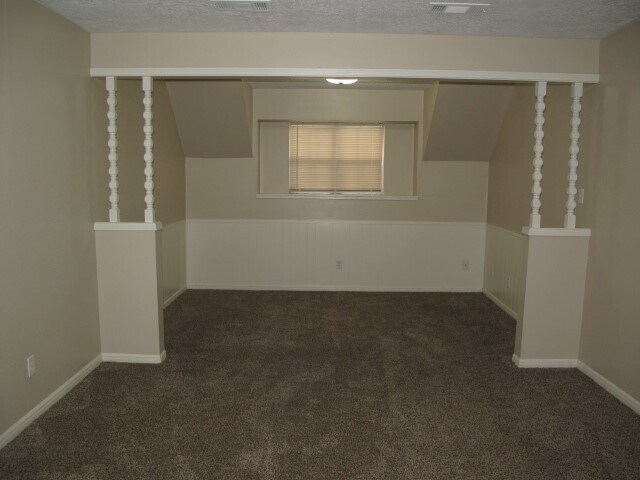 Building Photo - 702 Oder Ln