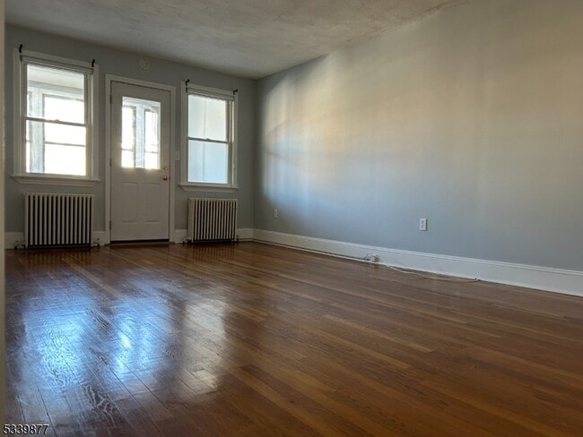 Building Photo - 5 Community Pl