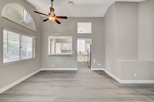 Building Photo - Fully Renovated Single Story 3bd/2bth Single Family Home