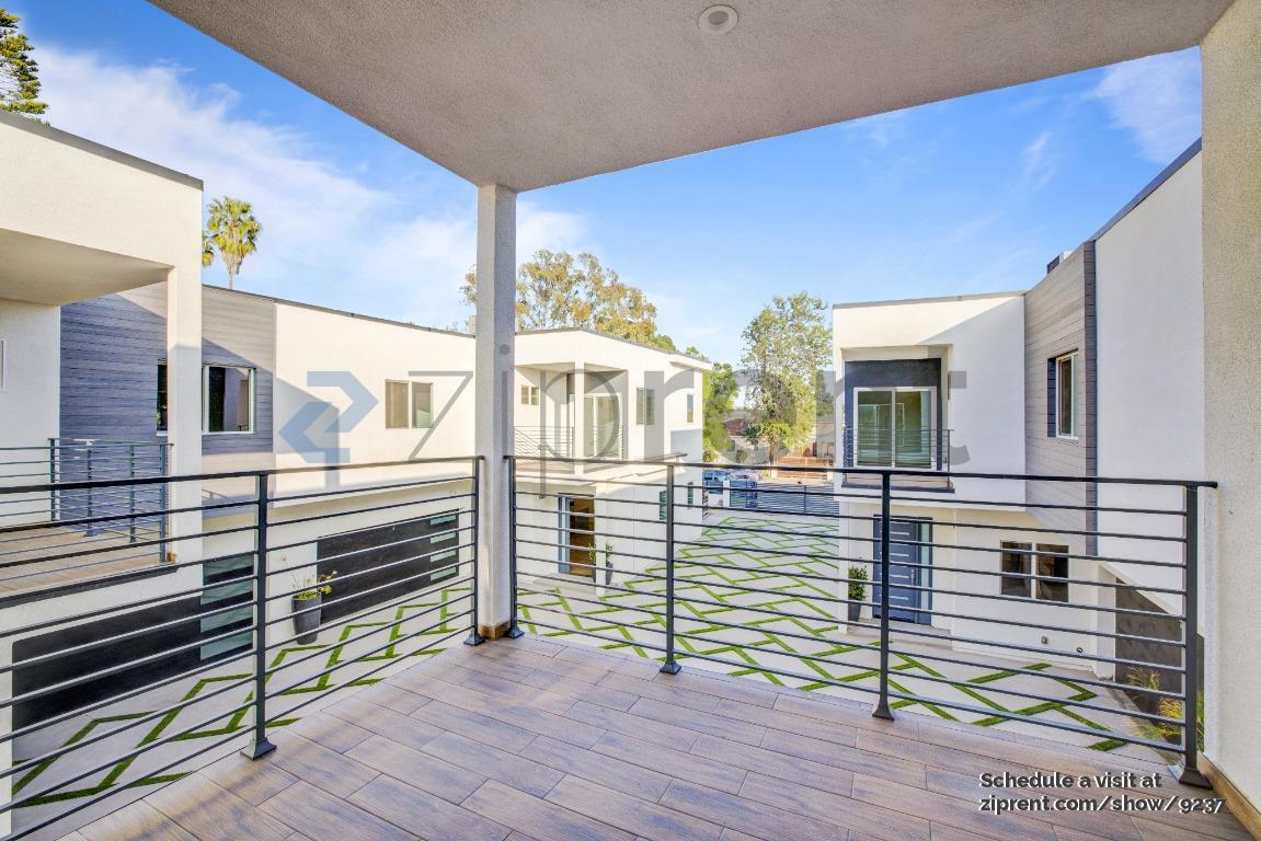 Building Photo - 5637 1/2 Riverton Ave