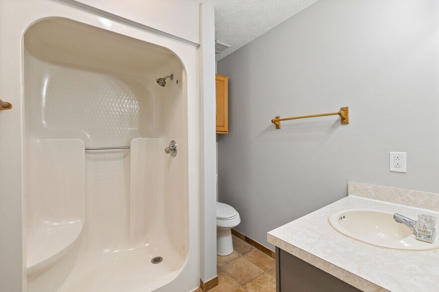 Ensuite bathroom - 8171 Horton Hwy