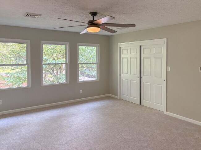 Building Photo - Single Family Residence