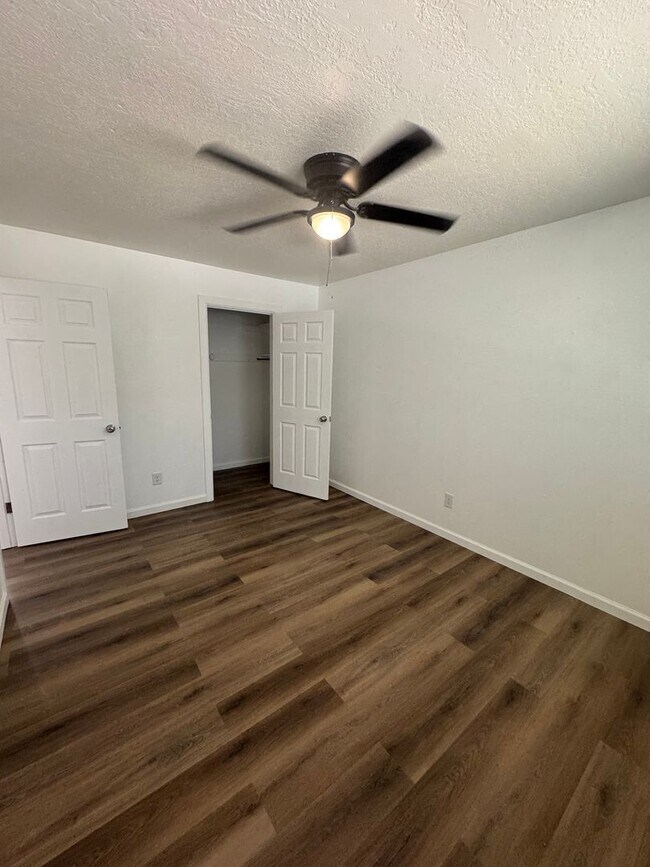 Building Photo - 304 Vassar Dr SE