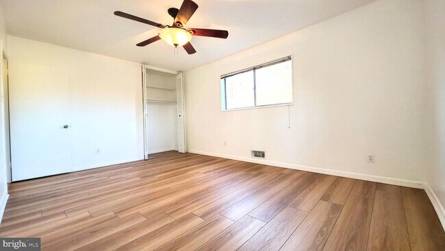 Building Photo - 10636 Montrose Ave