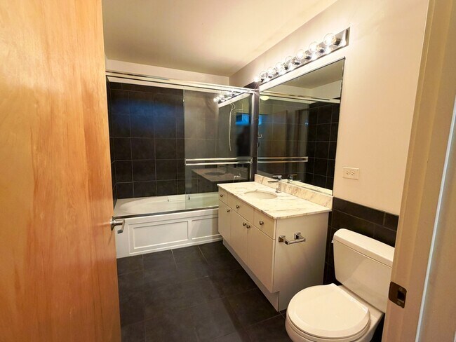 Building Photo - 1720 S Michigan Ave