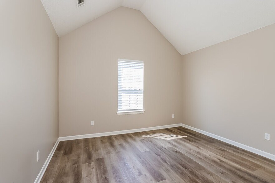 Building Photo - 922 Tara Bend