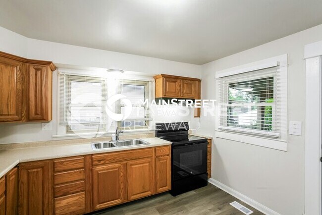 Building Photo - 3 Bedroom Pet-Friendly Home in Indianapoli...