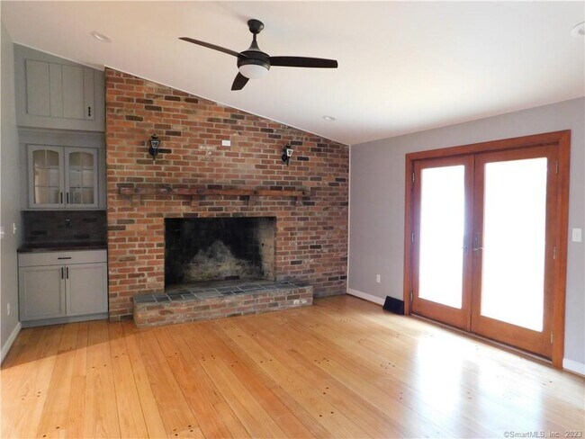 Building Photo - 372 Bushy Hill Rd