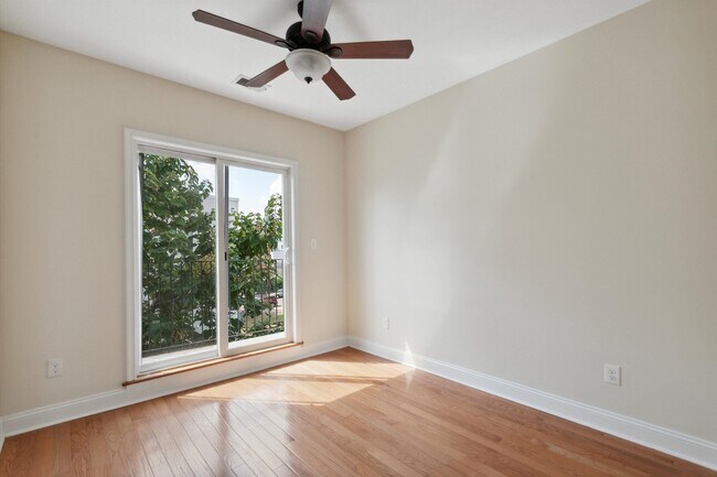 Building Photo - 1424 Willington St