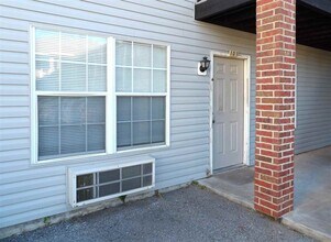 Building Photo - 2416 SW G Ave