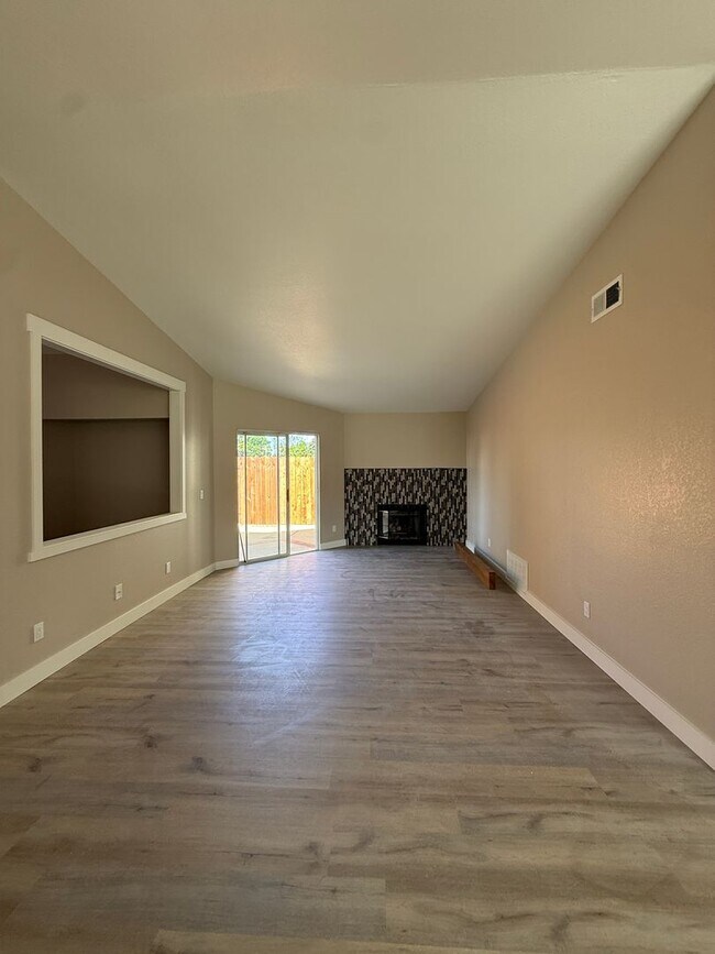 Building Photo - Completely Remodeled Home
